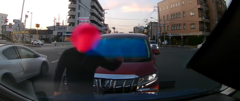 【動画】赤のアルファード、居眠り運転、信号無視、正面衝突。「どけ」と逆ギレ、逃走。カメラに一部始終。尼崎市