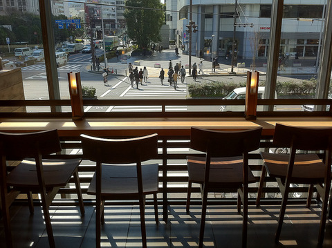 【日本の安全神話も終了か】都内のカフェで外国籍の人らによるスリ被害相次ぐ 会話や読書中に 注意を