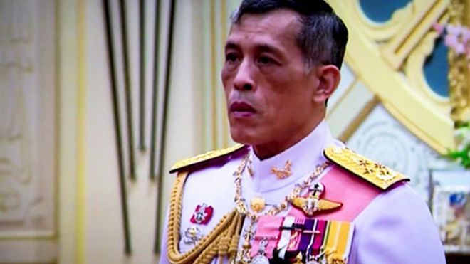 タイ国王、「不実」な34歳配偶者のあらゆる称号を剥奪
